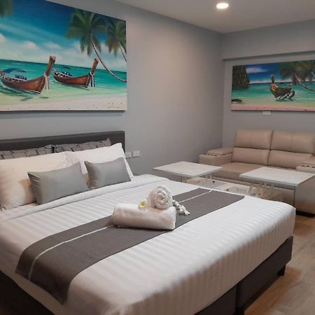 Private Modern Apartments By Patong Vacation Rentals Located In The Heart Of Patong, Walking Distance To The Beach, Kitchen, Private Bathroom, Seating Area, 65" Smart Tv With Free Wifi Exterior foto