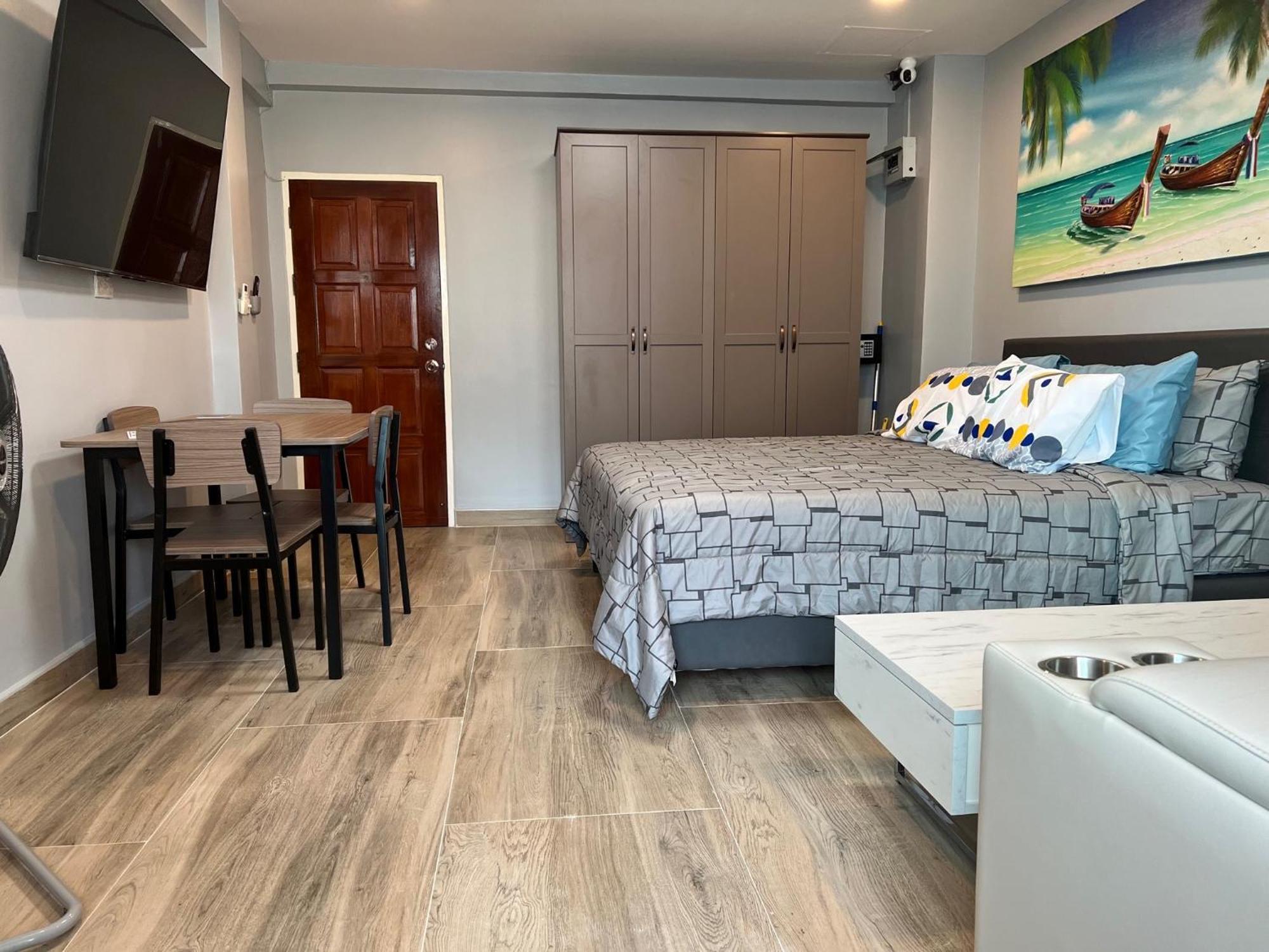 Private Modern Apartments By Patong Vacation Rentals Located In The Heart Of Patong, Walking Distance To The Beach, Kitchen, Private Bathroom, Seating Area, 65" Smart Tv With Free Wifi Exterior foto