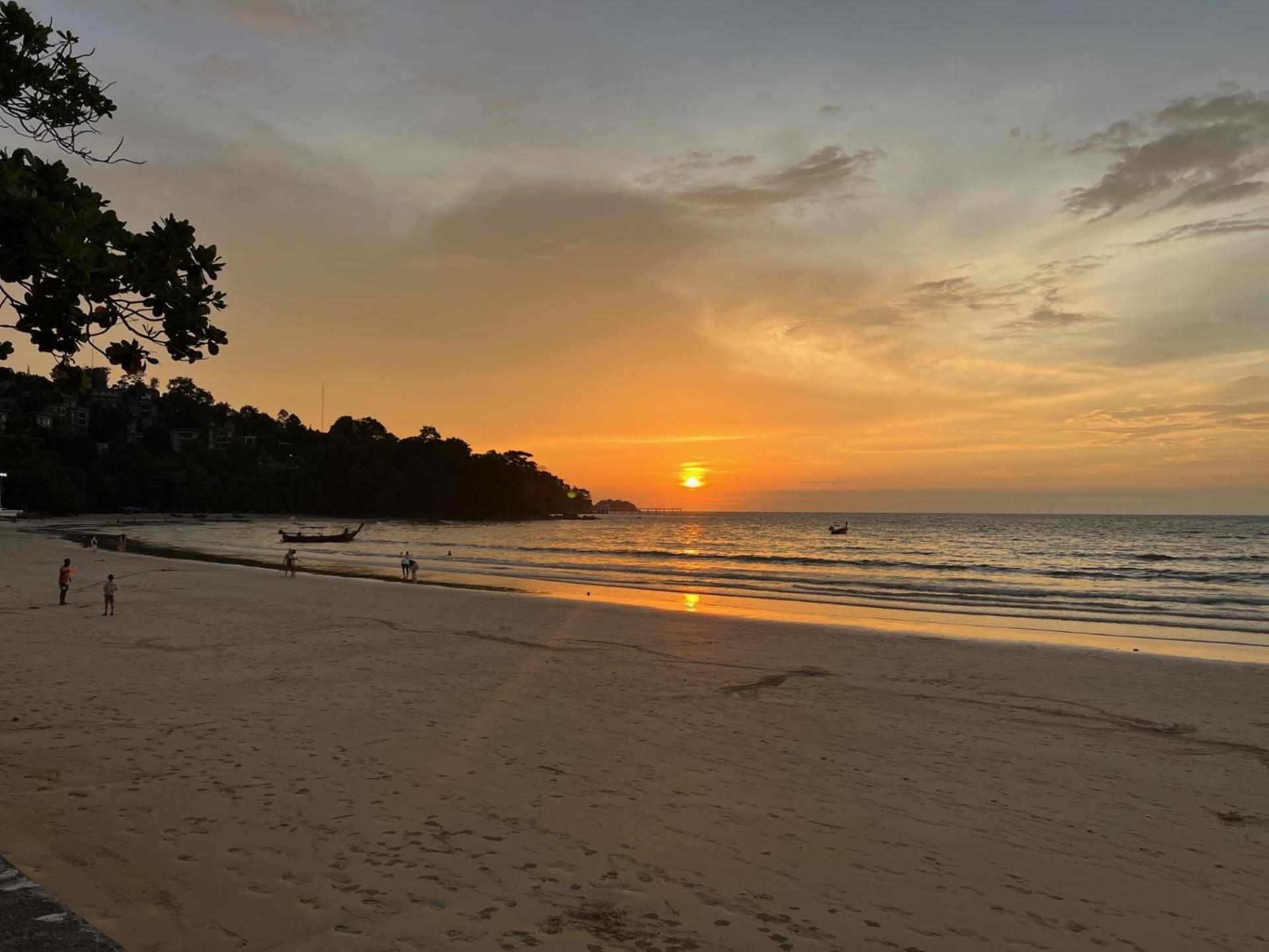 Private Modern Apartments By Patong Vacation Rentals Located In The Heart Of Patong, Walking Distance To The Beach, Kitchen, Private Bathroom, Seating Area, 65" Smart Tv With Free Wifi Exterior foto
