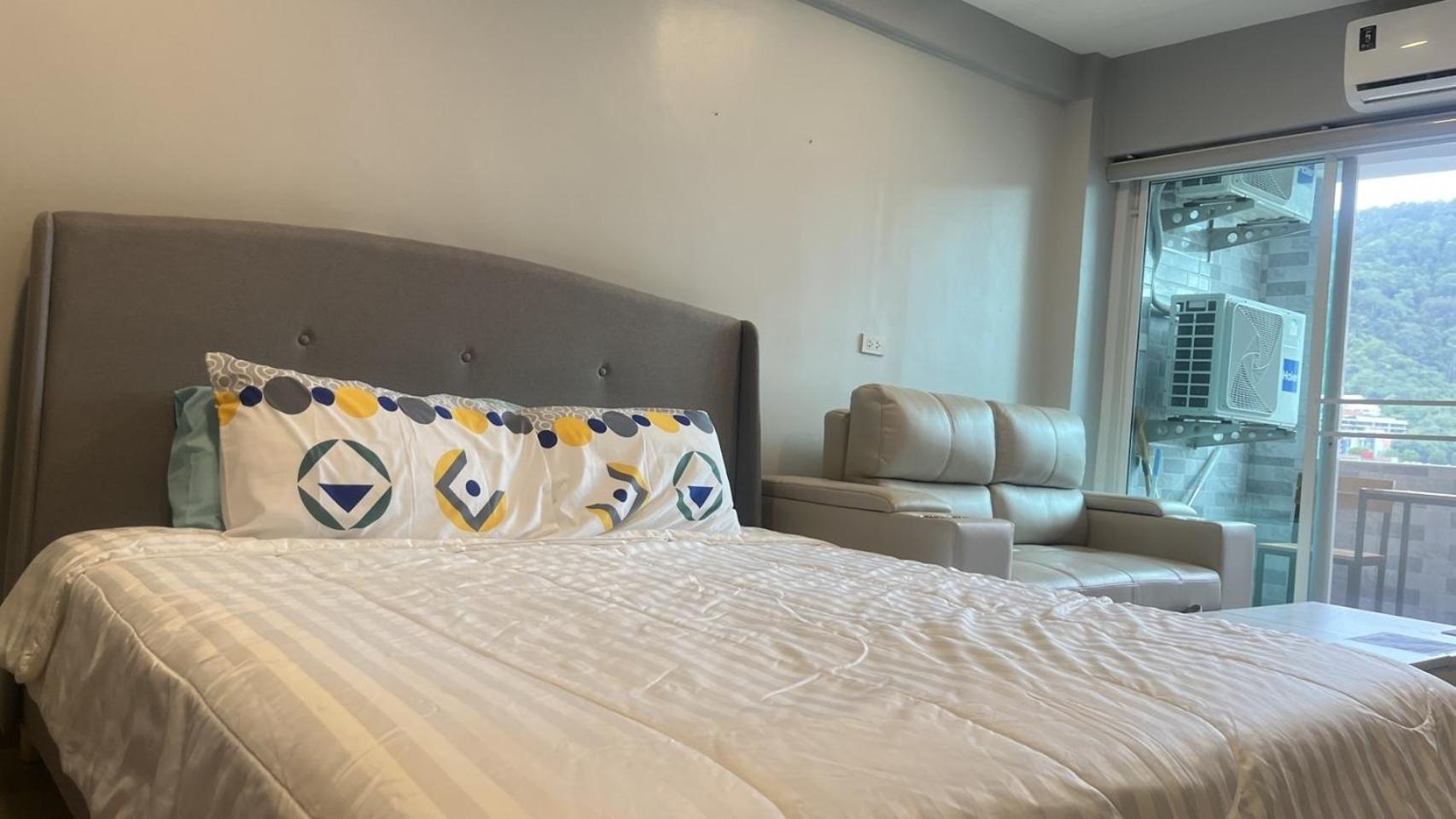 Private Modern Apartments By Patong Vacation Rentals Located In The Heart Of Patong, Walking Distance To The Beach, Kitchen, Private Bathroom, Seating Area, 65" Smart Tv With Free Wifi Exterior foto