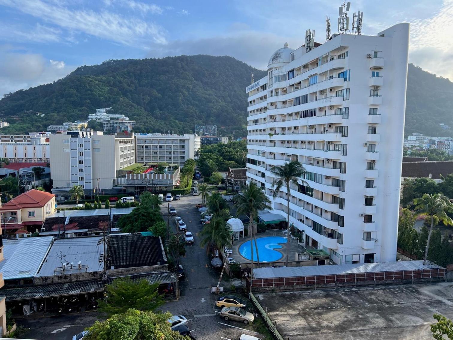 Private Modern Apartments By Patong Vacation Rentals Located In The Heart Of Patong, Walking Distance To The Beach, Kitchen, Private Bathroom, Seating Area, 65" Smart Tv With Free Wifi Exterior foto